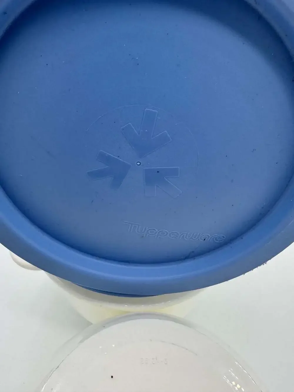 Vintage Tupperware 26 oz / 750ml White Butterfly Bowls with Blue Seals, Set of 3